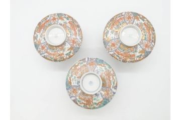 幕末〜明治期　伊万里　金彩　約13cm　4.3寸　華やかな色絵が食卓に彩を与える蓋付き茶碗3客セット(獅子、松竹、和食器、四寸三分)(R-070488)
