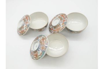 幕末〜明治期　伊万里　金彩　約13cm　4.3寸　華やかな色絵が食卓に彩を与える蓋付き茶碗3客セット(獅子、松竹、和食器、四寸三分)(R-070488)
