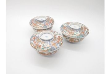 幕末〜明治期　伊万里　金彩　約14cm　4.4寸　華やかな色絵が食卓に彩を与える蓋付き茶碗3客セット(獅子、松竹、和食器、四寸四分)(R-070489)