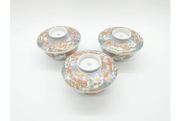 幕末〜明治期　伊万里　金彩　約14cm　4.4寸　華やかな色絵が食卓に彩を与える蓋付き茶碗3客セット(獅子、松竹、和食器、四寸四分)(R-070489)