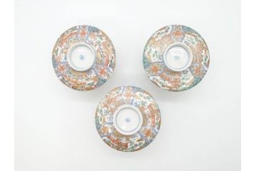 幕末〜明治期　伊万里　金彩　約14cm　4.4寸　華やかな色絵が食卓に彩を与える蓋付き茶碗3客セット(獅子、松竹、和食器、四寸四分)(R-070489)