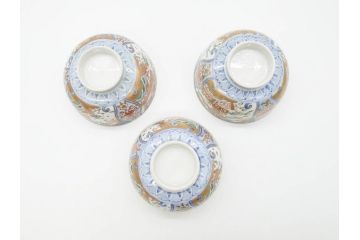 幕末〜明治期　伊万里　金彩　約14cm　4.4寸　華やかな色絵が食卓に彩を与える蓋付き茶碗3客セット(獅子、松竹、和食器、四寸四分)(R-070489)