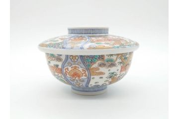 幕末〜明治期　伊万里　金彩　約14cm　4.4寸　華やかな色絵が食卓に彩を与える蓋付き茶碗3客セット(獅子、松竹、和食器、四寸四分)(R-070489)