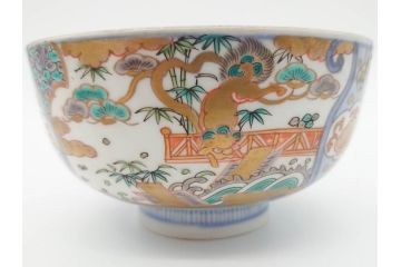幕末〜明治期　伊万里　金彩　約14cm　4.4寸　華やかな色絵が食卓に彩を与える蓋付き茶碗3客セット(獅子、松竹、和食器、四寸四分)(R-070489)