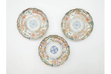 幕末期　伊万里　色絵　染付　約22cm　7寸　煌びやかな金彩が魅力的な中皿3枚セット(獅子、松竹、和食器、七寸)(R-070490)