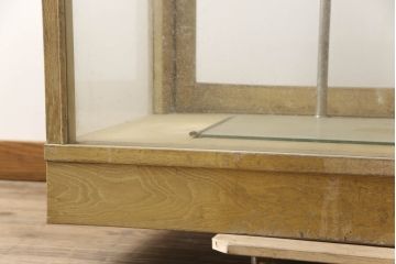 和製アンティーク　上手物!!　作りの良いRガラス入り　レトロな雰囲気漂うショーケース(ガラスケース、コーナーガラスケース、飾り棚、陳列棚、店舗什器、曲げガラス)(R-070517)
