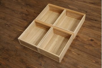 中古　未使用　新古品(中古品)　新潟産　職人手造り　総欅(ケヤキ)無垢材　品のある佇まいが素敵な珍しい無塗装品の飾り棚(茶棚、収納棚、戸棚、違い棚)(R-070518)