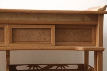 中古　未使用　新古品(中古品)　新潟産　職人手造り　総欅(ケヤキ)無垢材　品のある佇まいが素敵な珍しい無塗装品の飾り棚(茶棚、収納棚、戸棚、違い棚)(R-070519)