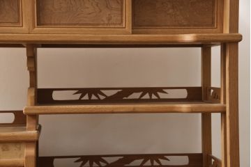 中古　未使用　新古品(中古品)　新潟産　職人手造り　総欅(ケヤキ)無垢材　品のある佇まいが素敵な珍しい無塗装品の飾り棚(茶棚、収納棚、戸棚、違い棚)(R-070519)
