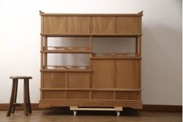 中古　未使用　新古品(中古品)　新潟産　職人手造り　総欅(ケヤキ)無垢材　品のある佇まいが素敵な珍しい無塗装品の飾り棚(茶棚、収納棚、戸棚、違い棚)(R-070519)