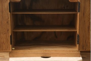 和製　未使用　民芸家具　職人手造り　珍しい無塗装品　杢目が素敵な屋久杉の小さな収納棚(戸棚、卓上収納、キャビネット)(R-070522)