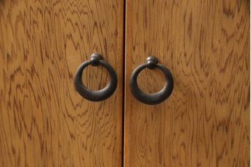 和製　未使用　民芸家具　職人手造り　珍しい無塗装品　杢目が素敵な屋久杉の小さな収納棚(戸棚、卓上収納、キャビネット)(R-070522)