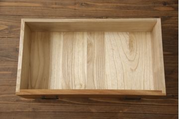 中古　竹をモチーフにした象嵌が美しいローチェスト(和箪笥、収納タンス、衣装たんす、引き出し、ローボード、テレビ台、テレビボード)(R-070529)