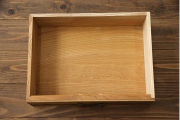 中古　前面黒柿材　内部欅(ケヤキ)材　上品な佇まいの小引き出し(整理箱、小物収納、卓上収納、チェスト)(R-070530)