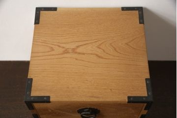 和製ビンテージ　未使用　新古品(中古品)　新潟産　職人手造り　総欅(ケヤキ)材　内部桐材　珍しい無塗装品の小引き出し(小物入れ、小物収納、卓上収納、ヴィンテージ)(R-070532)
