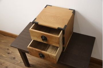 和製ビンテージ　未使用　新古品(中古品)　新潟産　職人手造り　総欅(ケヤキ)材　内部桐材　珍しい無塗装品の小引き出し(小物入れ、小物収納、卓上収納、ヴィンテージ)(R-070533)
