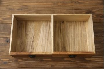 和製ビンテージ　未使用　新古品(中古品)　新潟産　職人手造り　総欅(ケヤキ)材　内部桐材　珍しい無塗装品の小引き出し(小物入れ、小物収納、卓上収納、ヴィンテージ)(R-070533)
