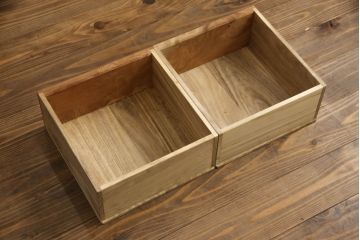 和製ビンテージ　未使用　新古品(中古品)　新潟産　職人手造り　総欅(ケヤキ)材　内部桐材　珍しい無塗装品の小引き出し(小物入れ、小物収納、卓上収納、ヴィンテージ)(R-070533)