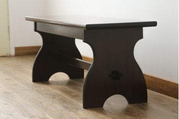 中古　美品　松本民芸家具　深みのある色合いが美しいスツールテーブル(ベンチ、長椅子、板座チェア、椅子、イス)(定価約14万円)(R-070539)