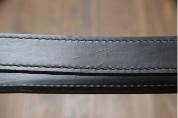 中古　Cassina(カッシーナ)　ル・コルビュジエ(Le Corbusier)　LC1　1 FAUTEUIL DOSSIER BASCULANT　機能性を追求したデザインが素敵なスリングチェア(アームチェア、バスキュランチェア、椅子、イス)(定価約53万円)(R-070543)