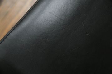 中古　Cassina(カッシーナ)　ル・コルビュジエ(Le Corbusier)　LC1　1 FAUTEUIL DOSSIER BASCULANT　機能性を追求したデザインが素敵なスリングチェア(アームチェア、バスキュランチェア、椅子、イス)(定価約53万円)(R-070543)