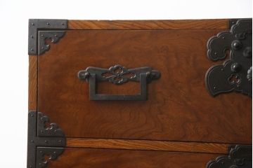 和製アンティーク　明治期　美品!!　上手物!!　前面欅(ケヤキ)材　玉杢がアクセントの庄内箪笥ローボード(時代箪笥、整理たんす、収納タンス、引き出し、衣装箪笥、ローチェスト、テレビ台、テレビボード)(R-070577)