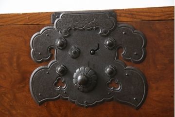 和製アンティーク　明治期　美品!!　上手物!!　前面欅(ケヤキ)材　玉杢がアクセントの庄内箪笥ローボード(時代箪笥、整理たんす、収納タンス、引き出し、衣装箪笥、ローチェスト、テレビ台、テレビボード)(R-070577)