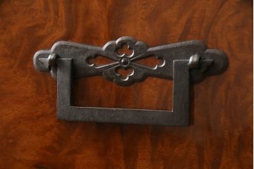 和製アンティーク　明治期　美品!!　上手物!!　前面欅(ケヤキ)材　玉杢がアクセントの庄内箪笥ローボード(時代箪笥、整理たんす、収納タンス、引き出し、衣装箪笥、ローチェスト、テレビ台、テレビボード)(R-070577)