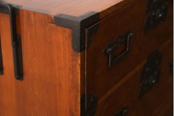和製アンティーク　明治期　美品!!　上手物!!　前面欅(ケヤキ)材　玉杢がアクセントの庄内箪笥ローボード(時代箪笥、整理たんす、収納タンス、引き出し、衣装箪笥、ローチェスト、テレビ台、テレビボード)(R-070577)