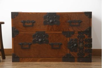 和製アンティーク　明治期　美品!!　上手物!!　前面欅(ケヤキ)材　玉杢がアクセントの庄内箪笥ローボード(時代箪笥、整理たんす、収納タンス、引き出し、衣装箪笥、ローチェスト、テレビ台、テレビボード)(R-070578)