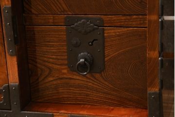 和製アンティーク　明治期　美品!!　上手物!!　前面欅(ケヤキ)材　玉杢がアクセントの庄内箪笥ローボード(時代箪笥、整理たんす、収納タンス、引き出し、衣装箪笥、ローチェスト、テレビ台、テレビボード)(R-070578)