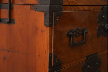 和製アンティーク　明治期　美品!!　上手物!!　前面欅(ケヤキ)材　玉杢がアクセントの庄内箪笥ローボード(時代箪笥、整理たんす、収納タンス、引き出し、衣装箪笥、ローチェスト、テレビ台、テレビボード)(R-070578)