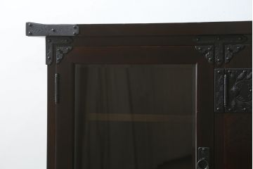和製ビンテージ　美品　岩谷堂箪笥　桜木作　上品なデザインの黒金具が美しいサイドボード(サイドキャビネット、ローボード、リビングボード、テレビ台、テレビボード、収納棚、飾り棚、戸棚、ヴィンテージ)(R-070585)