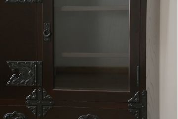 和製ビンテージ　美品　岩谷堂箪笥　桜木作　上品なデザインの黒金具が美しいサイドボード(サイドキャビネット、ローボード、リビングボード、テレビ台、テレビボード、収納棚、飾り棚、戸棚、ヴィンテージ)(R-070585)