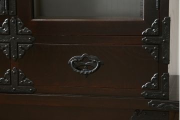 和製ビンテージ　美品　岩谷堂箪笥　桜木作　上品なデザインの黒金具が美しいサイドボード(サイドキャビネット、ローボード、リビングボード、テレビ台、テレビボード、収納棚、飾り棚、戸棚、ヴィンテージ)(R-070585)
