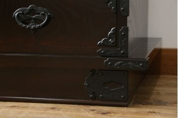 和製ビンテージ　美品　岩谷堂箪笥　桜木作　上品なデザインの黒金具が美しいサイドボード(サイドキャビネット、ローボード、リビングボード、テレビ台、テレビボード、収納棚、飾り棚、戸棚、ヴィンテージ)(R-070585)