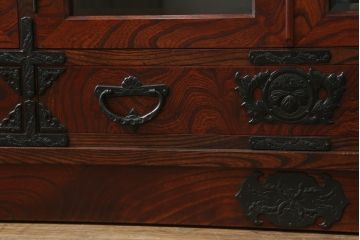 和製ビンテージ　岩谷堂箪笥　迫力のある杢目が魅力的なサイドボード(サイドキャビネット、ローボード、リビングボード、テレビ台、テレビボード、収納棚、飾り棚、ガラス戸棚、ヴィンテージ)(R-070586)