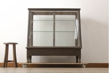 和製アンティーク　大正ロマン　栓材　ノスタルジックな雰囲気の台形ガラスケース(ショーケース、飾り棚、陳列棚、店舗什器)(R-070590)