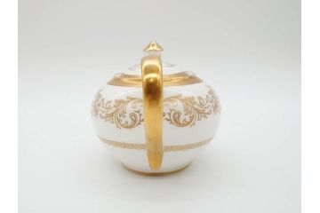 イギリス　AYNSLEY(エインズレイ)　Imperial Gold(インペリアルゴールド)　金の繊細なデザインが上品な雰囲気を醸し出すティーポット&シュガーポット&クリーマー3点セット(ミルクジャー、ミルクポット、ボンボン入れ、洋食器)(R-070629)