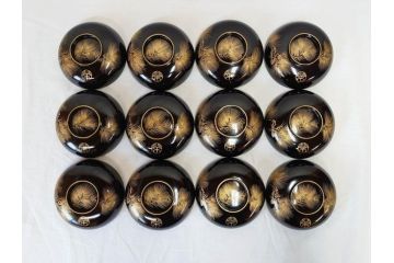 輪島塗り　木製漆器　蒔絵　松の実　約13cm　4.1寸　繊細な沈金の意匠が美しい吸物椀12客(お椀、和食器、黒漆、四寸一分)(R-070630)