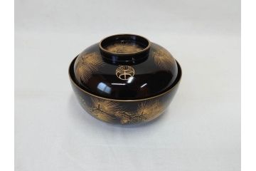 輪島塗り　木製漆器　蒔絵　松の実　約13cm　4.1寸　繊細な沈金の意匠が美しい吸物椀12客(お椀、和食器、黒漆、四寸一分)(R-070630)