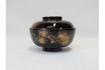 輪島塗り　木製漆器　蒔絵　松の実　約13cm　4.1寸　繊細な沈金の意匠が美しい吸物椀12客(お椀、和食器、黒漆、四寸一分)(R-070630)