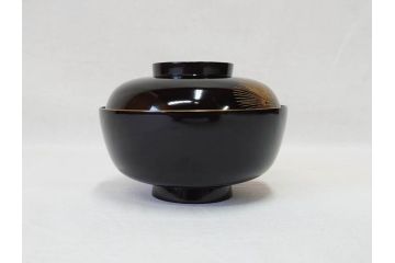 輪島塗り　木製漆器　蒔絵　松の実　約13cm　4.1寸　繊細な沈金の意匠が美しい吸物椀12客(お椀、和食器、黒漆、四寸一分)(R-070630)