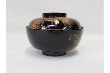 輪島塗り　木製漆器　蒔絵　松の実　約13cm　4.1寸　繊細な沈金の意匠が美しい吸物椀12客(お椀、和食器、黒漆、四寸一分)(R-070630)