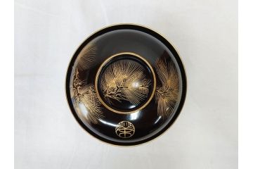 輪島塗り　木製漆器　蒔絵　松の実　約13cm　4.1寸　繊細な沈金の意匠が美しい吸物椀12客(お椀、和食器、黒漆、四寸一分)(R-070630)