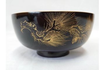 輪島塗り　木製漆器　蒔絵　松の実　約13cm　4.1寸　繊細な沈金の意匠が美しい吸物椀12客(お椀、和食器、黒漆、四寸一分)(R-070630)
