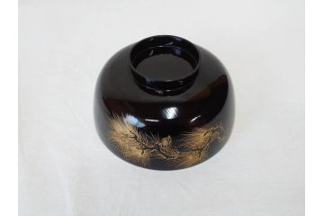 輪島塗り　木製漆器　蒔絵　松の実　約13cm　4.1寸　繊細な沈金の意匠が美しい吸物椀12客(お椀、和食器、黒漆、四寸一分)(R-070630)