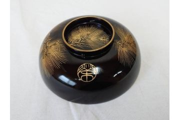 輪島塗り　木製漆器　蒔絵　松の実　約13cm　4.1寸　繊細な沈金の意匠が美しい吸物椀12客(お椀、和食器、黒漆、四寸一分)(R-070630)