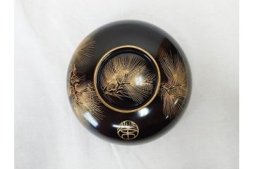 輪島塗り　木製漆器　蒔絵　松の実　約13cm　4.1寸　繊細な沈金の意匠が美しい吸物椀12客(お椀、和食器、黒漆、四寸一分)(R-070630)