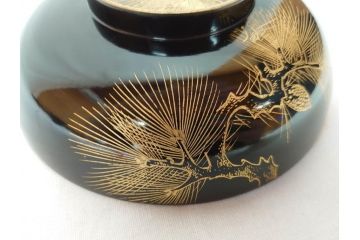 輪島塗り　木製漆器　蒔絵　松の実　約13cm　4.1寸　繊細な沈金の意匠が美しい吸物椀12客(お椀、和食器、黒漆、四寸一分)(R-070630)